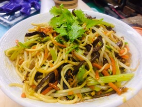 招牌蔬食炒麵